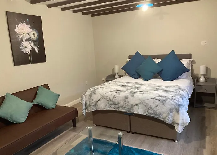 Pinewood Cottage Self Catering Apartments And Studio Apartments