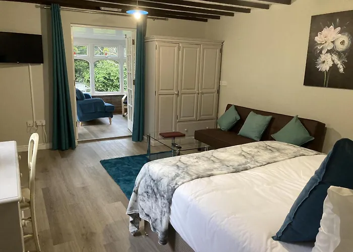 Pinewood Cottage Self Catering Apartments And Studio Apartments